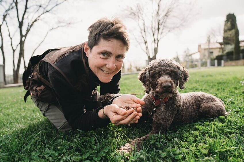 Unearth Tuscany's Riches: Truffle Hunting with Dinner in Chianti