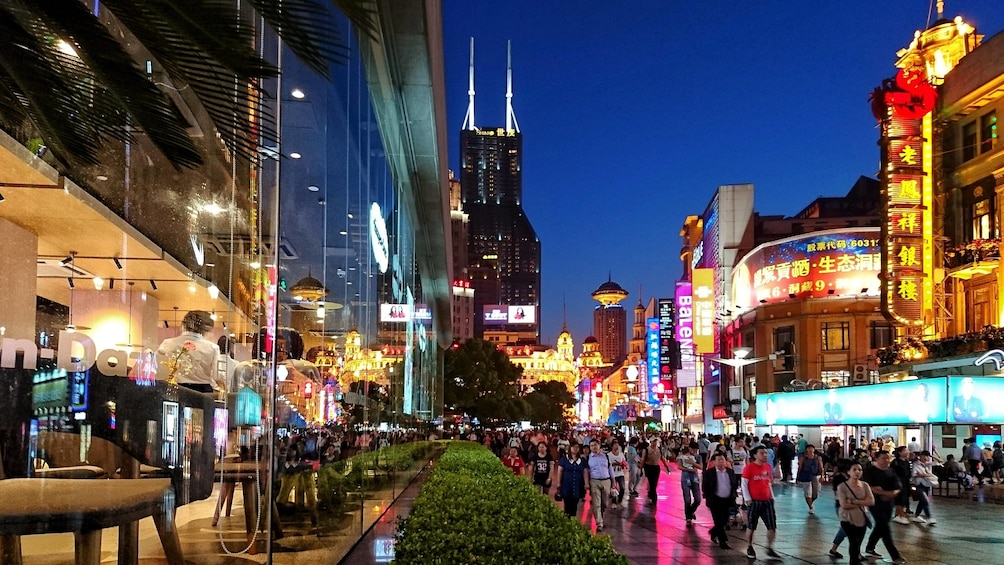 Evening Huangpu River Cruise & Bund City Lights Tour