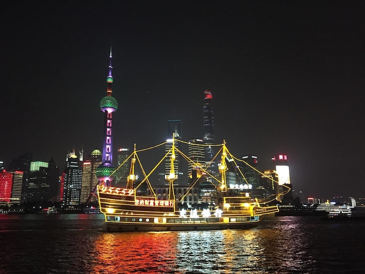 Evening Huangpu River Cruise & Bund City Lights Tour