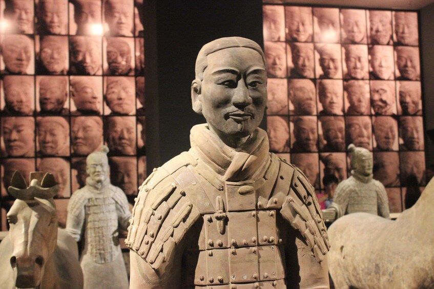 Xi'an One Day Tour by Air with Terra-Cotta Warriorr & Horses
