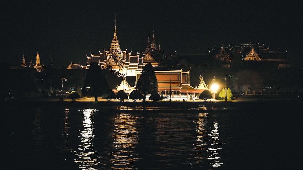 Wonderful Pearl Luxury Dinner Cruise with Live Music & Show