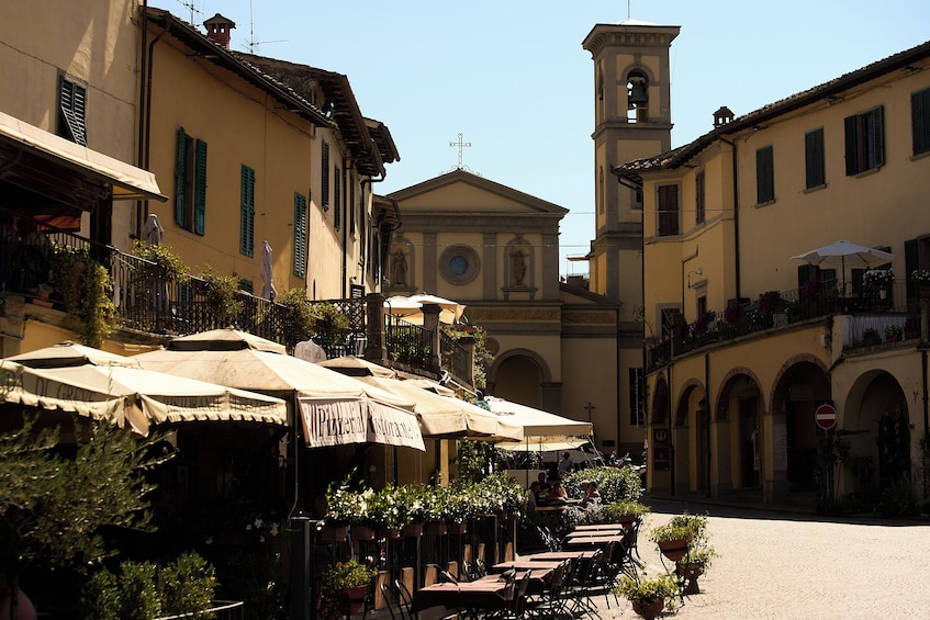 Supertuscan Wine Tour: Masterclass by a Wine Expert