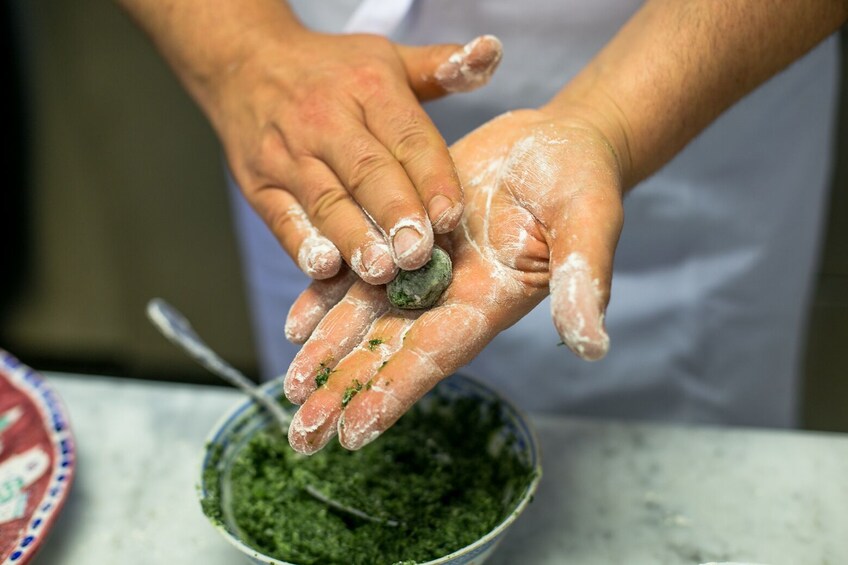 Private cooking class at a local's home in Verona