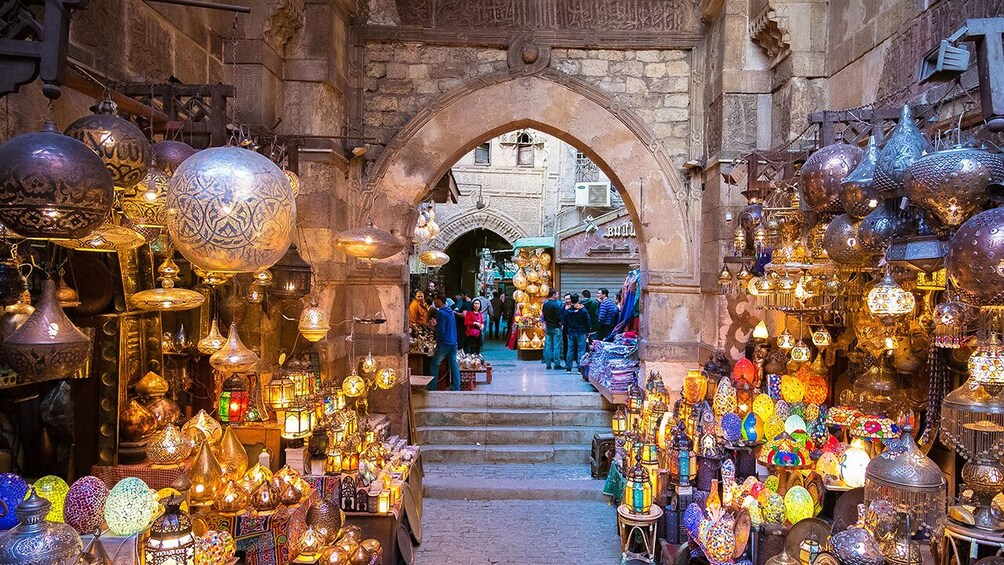 Private Tour to Pyramids, The Egyptian Museum, Bazaar & Nile Dinner Cruise