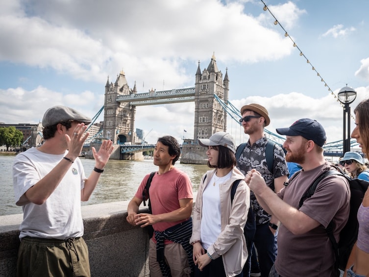Visit The Sherlock Holmes Museum & 30+ London Top Sights Tour