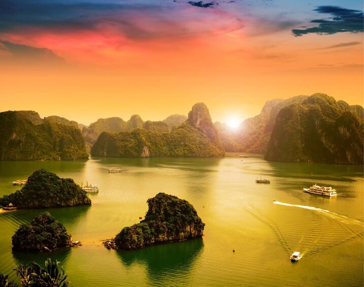 4-hour Afternoon Private Cruise on Halong Bay