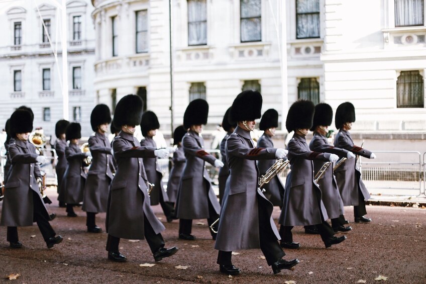 Changing of the Guard at Buckingham Palace PRIVATE TOUR