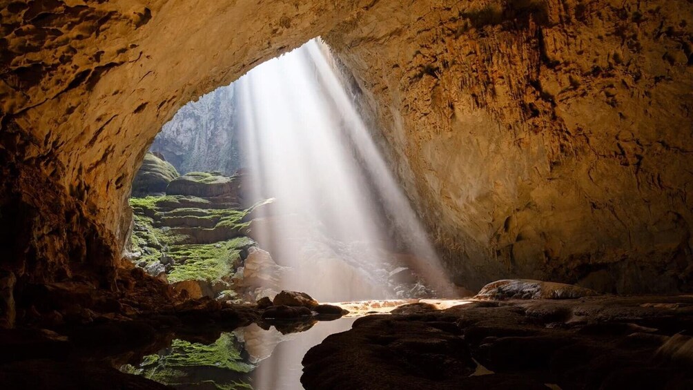 Paradise Cave Discovering Tour