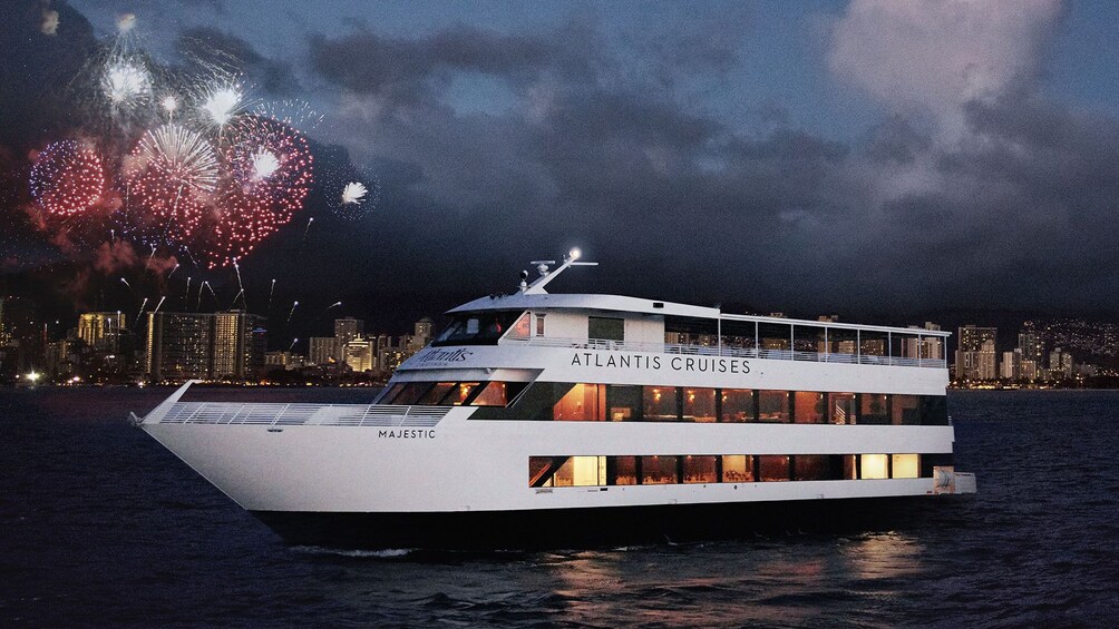 Waikiki Sunset Cocktail Cruise Aboard the Majestic