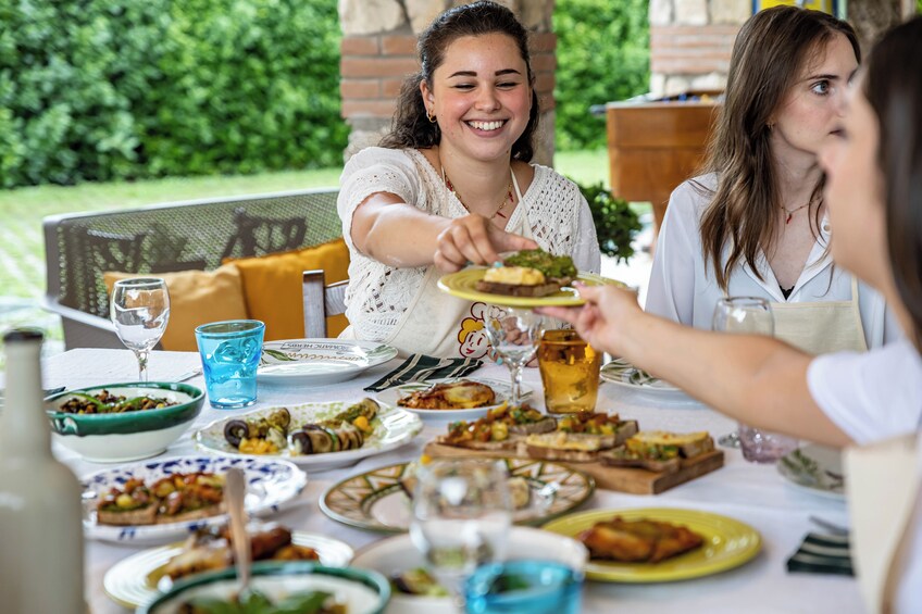 Market tour and dining experience at a Cesarina's home in Cava de Tirreni