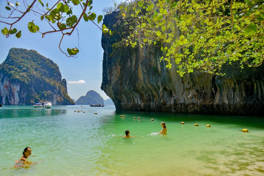 Snorkeling Tour to Hong Islands by Longtail Boat From Krabi