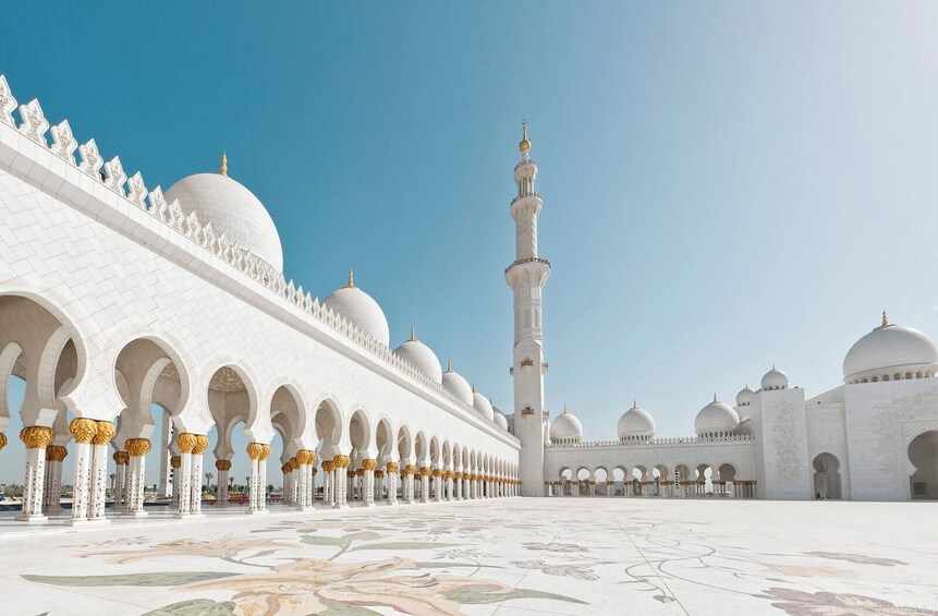 Private Trip to Sheikh Zayed Mosque and Louvre Museum