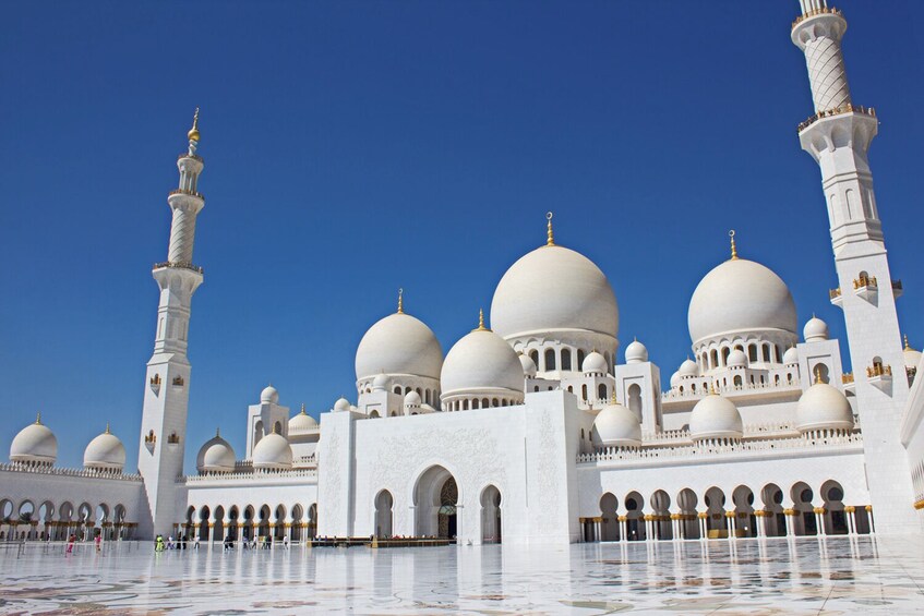 Private Trip to Sheikh Zayed Mosque and Louvre Museum