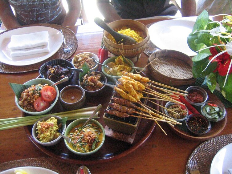 Paon Bali Cooking Class and Ubud Temple Tour