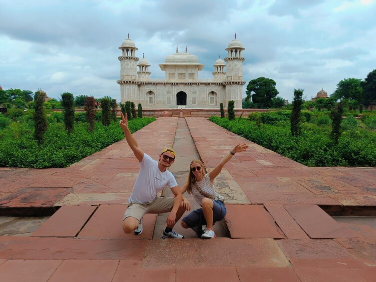 Luxury Taj Mahal Tour With Ranthambore Wildlife Safari From Delhi