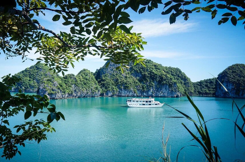 Lan Ha Bay Day Tour from Hanoi