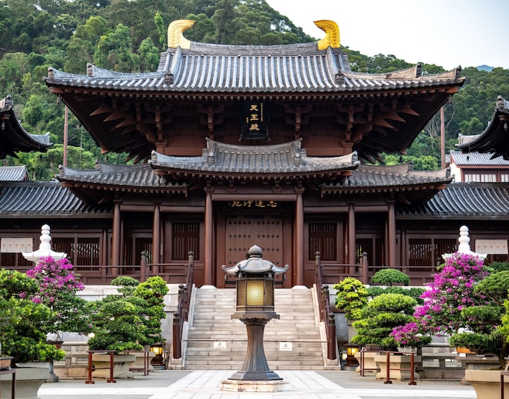 Private & Personalized: Full Day in Hong Kong with a Local