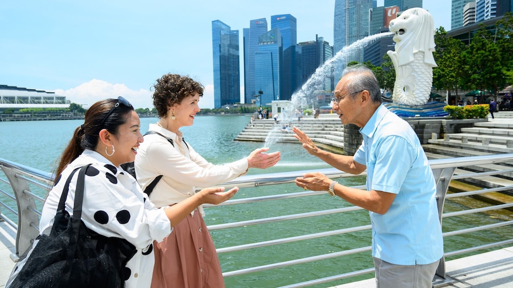 Singapore Highlights & Hidden Gems: Private Tour with Local Host