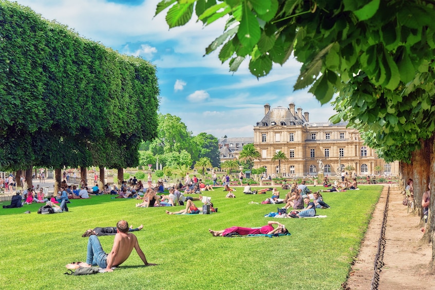 A Day in Paris, Your Way