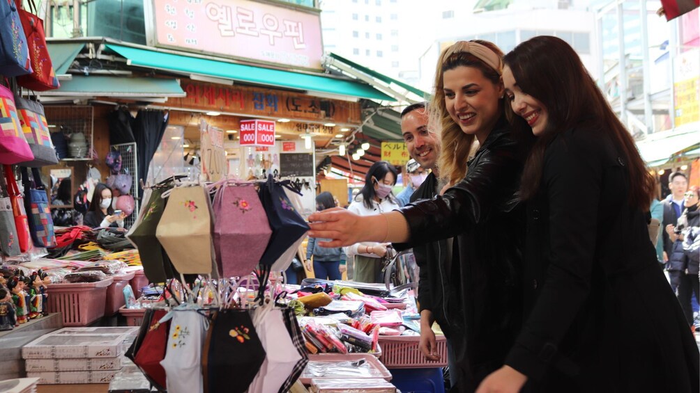 Private & Personalised Seoul Tour: Highlights & Hidden Gems with Local Host