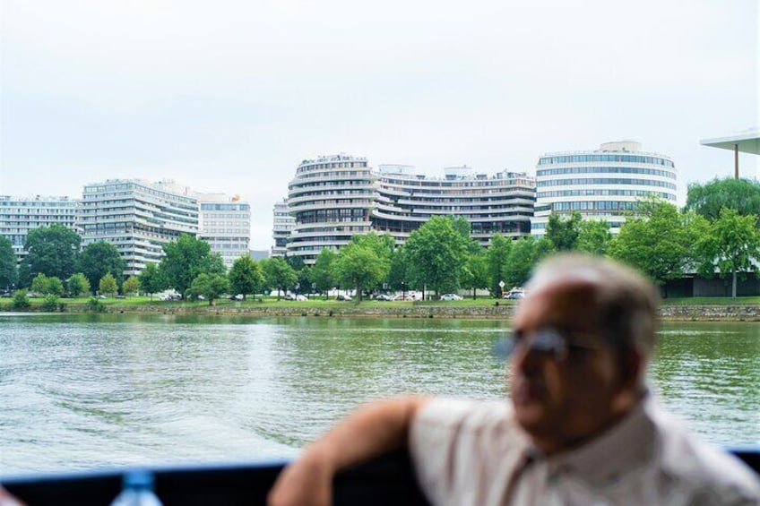 DC in a Day: 10+ Monument Stops, Seasonal Potomac River Cruise & Hotel Pick-Up