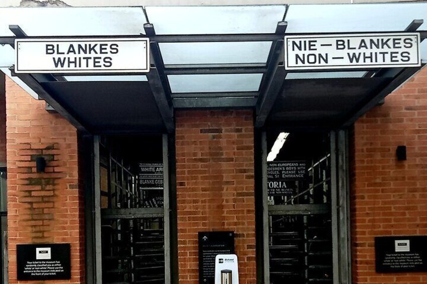 Johannesburg Full-Day Tour(Soweto/Jo-Burg & Apartheid Museum)