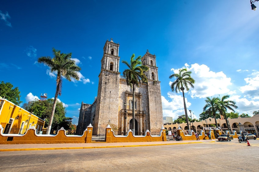 Chichen Itza Classic Day Trip: Lunch included