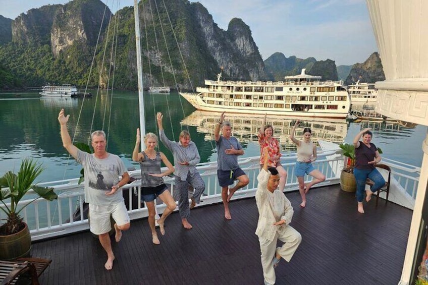 Cruising LIKE A BOSS-2d/1n All inclusive at CRUISES in Halong Bay