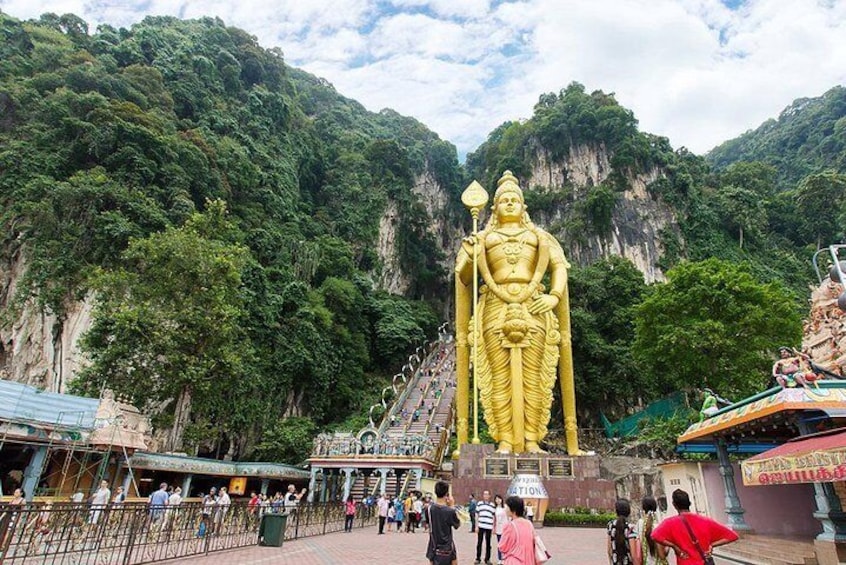 The big Lord Murugan gold statue upfront the caves