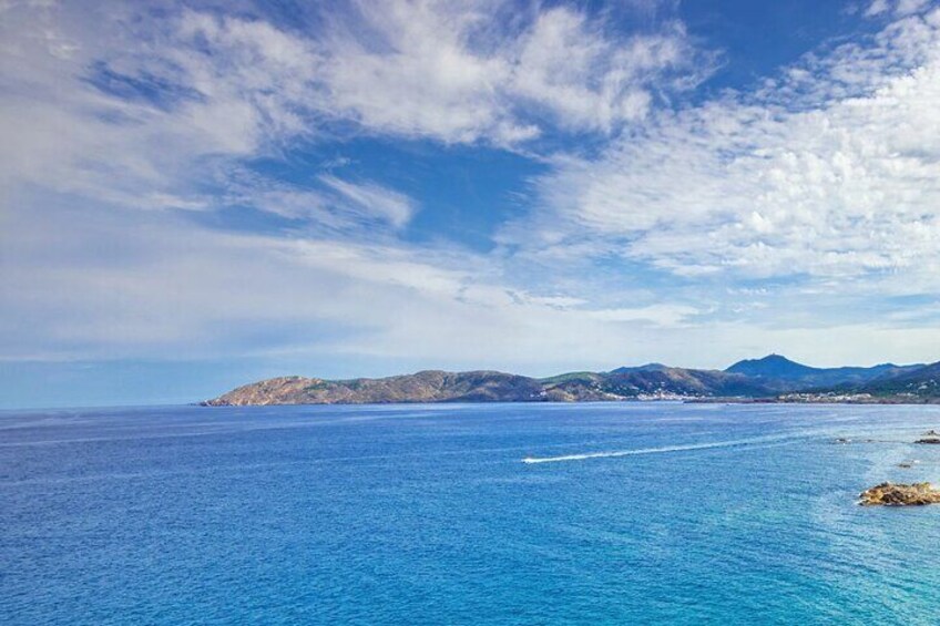 Boat Trip to Cadaqués from Roses with STOP 1:30h/2H in Cadaqués