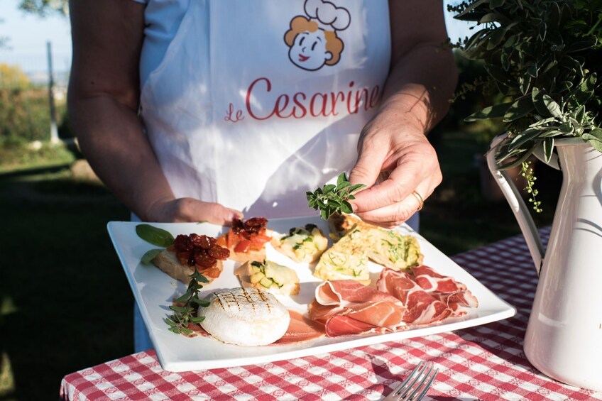 Pasta-making class at a Cesarina's home with tasting - Siena