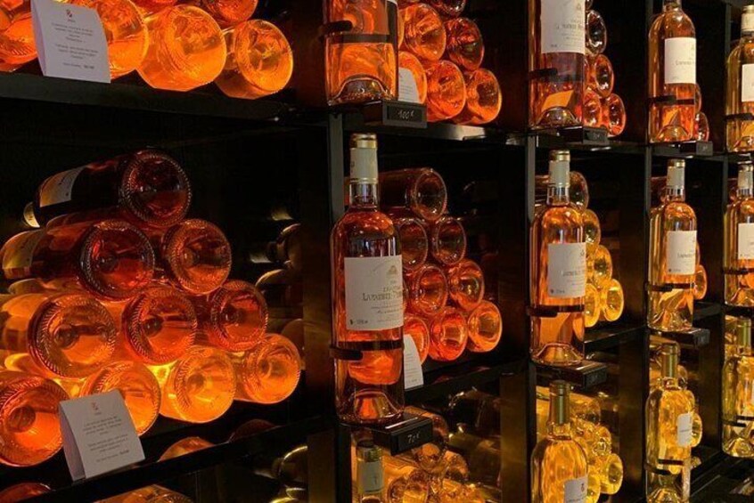 color of the wine changes with ageing