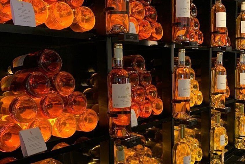 color of the wine changes with ageing