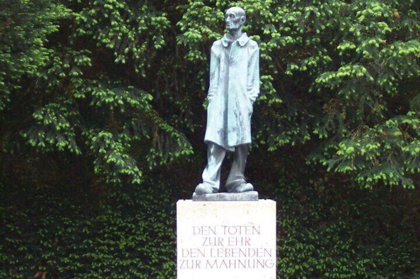 memorial stature dedicated to the unknown prisoner