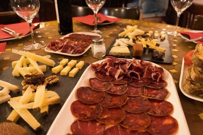 Barcelona Tapas and Wine Experience Small-Group Walking Tour