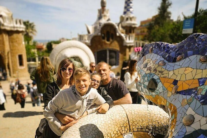 Park Guell - Full day thttps://media-cdn.tripadvisor.com/media/attractions-splice-spp-720x480/09/de/26/e1.jpgour