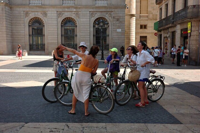 Barcelona City Bike Tour: Highlights and Hidden Gems
