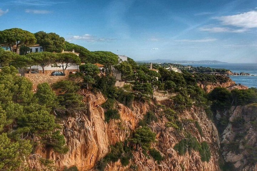 The majestic walk along the Costa Brava coastline to the beach in Sant Pol.