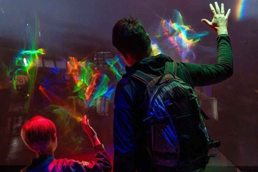 "Sun Painting"
Created by artist Bob Miller, this classic Exploratorium exhibit is a “live” painting that uses light from the from the Sun as its palette.