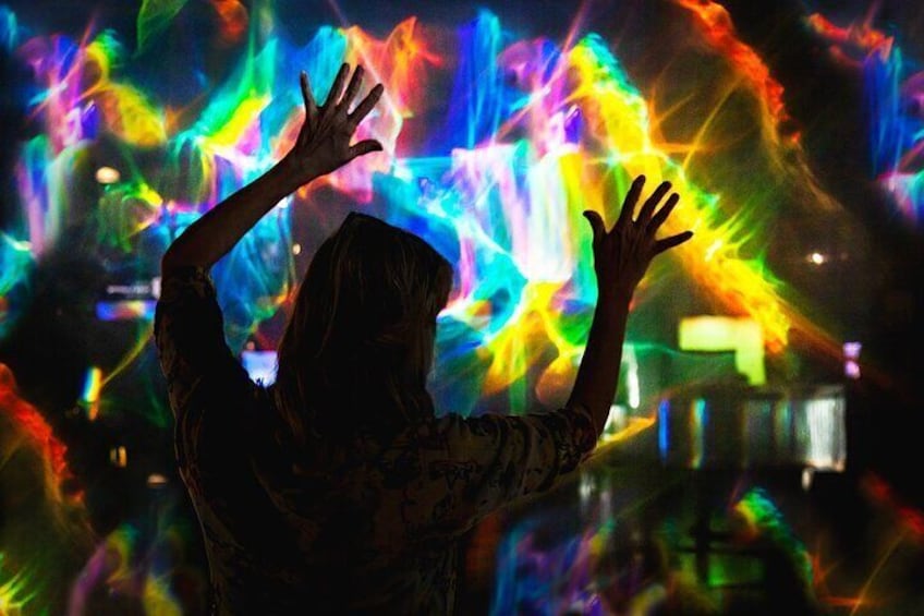 "Sun Painting"
Created by artist Bob Miller, this classic Exploratorium exhibit is a “live” painting that uses light from the from the Sun as its palette.
