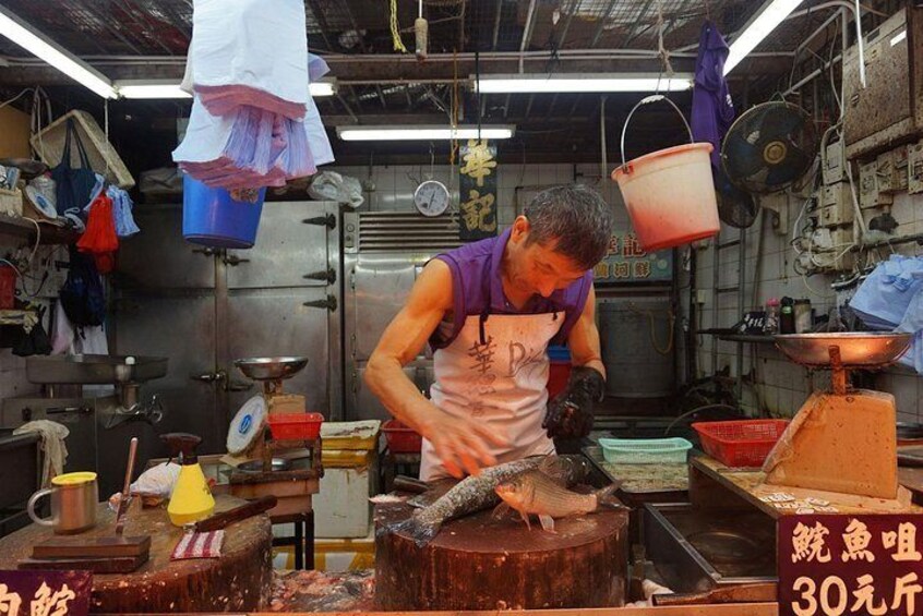 Enjoy local seafood delight on your tour
