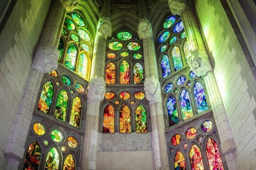 Sagrada Familia - Guided tour & skip the line access
