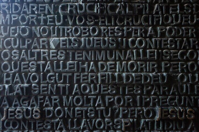 Sagrada Familia - Guided tour & skip the line access 