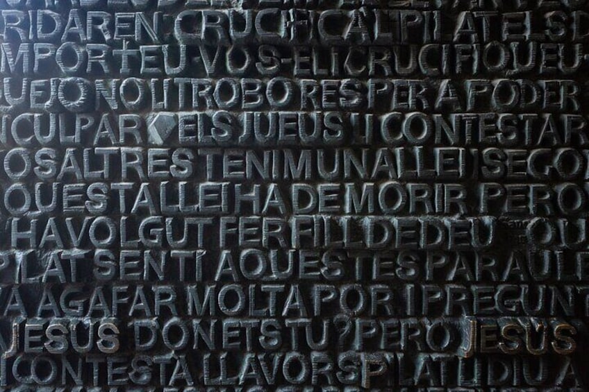 Sagrada Familia - Guided tour & skip the line access