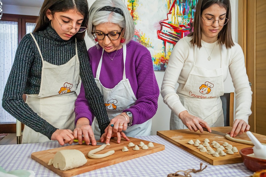 Fresh Pasta Class & Meal at a Local's Home in Venice