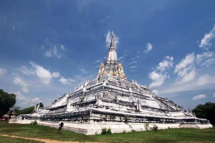 Wat Phu Khao Thong