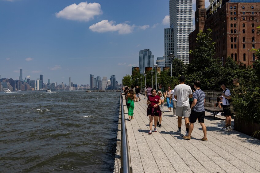 Manhattan, Queens, Bronx & Brooklyn- City of Contrasts