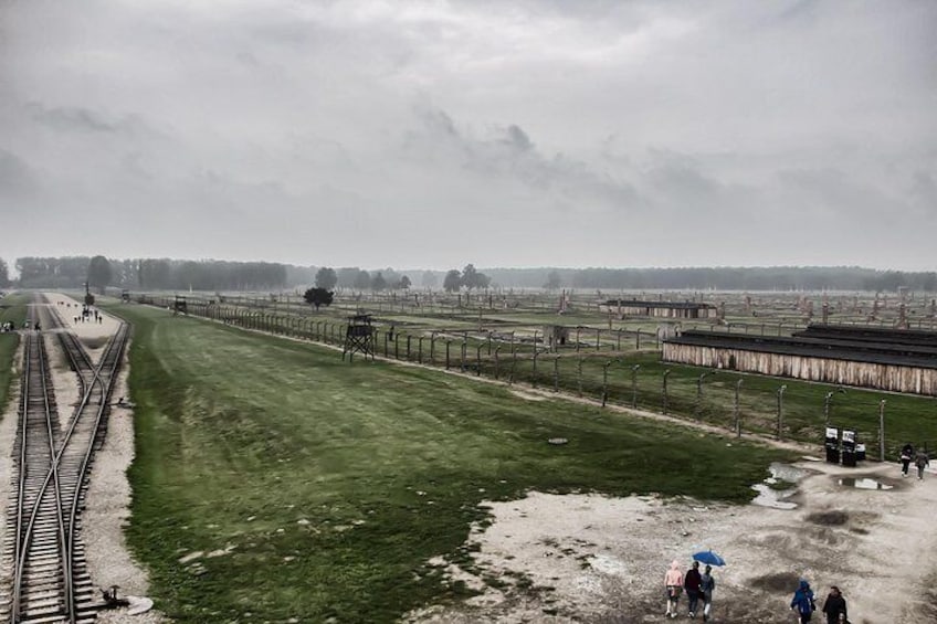Krakow to Auschwitz Birkenau Guided Tour with Transfer and Ticket