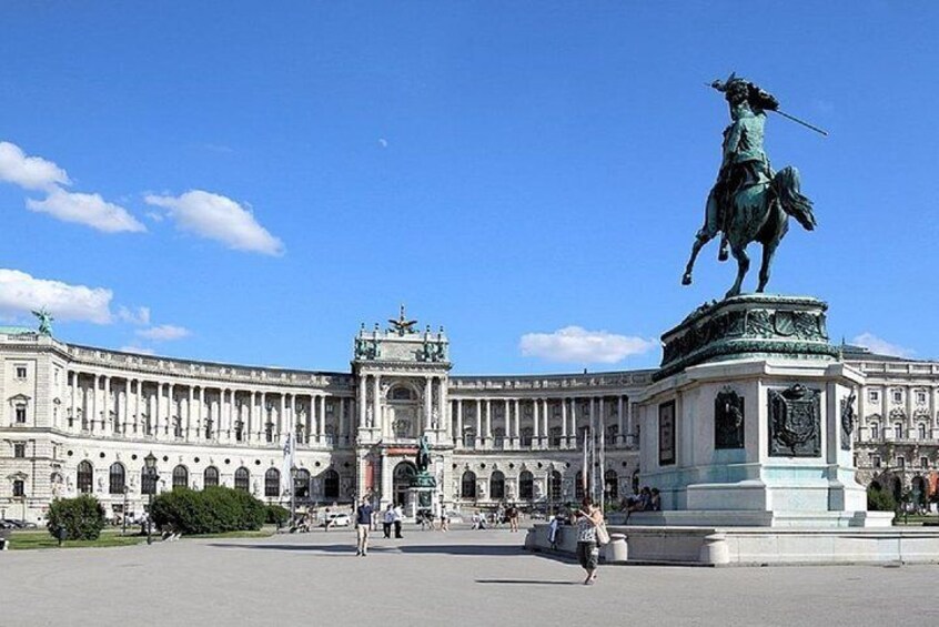 Vienna tour with Questo: The Hofburg Imperial Palace. The official presidential residence.