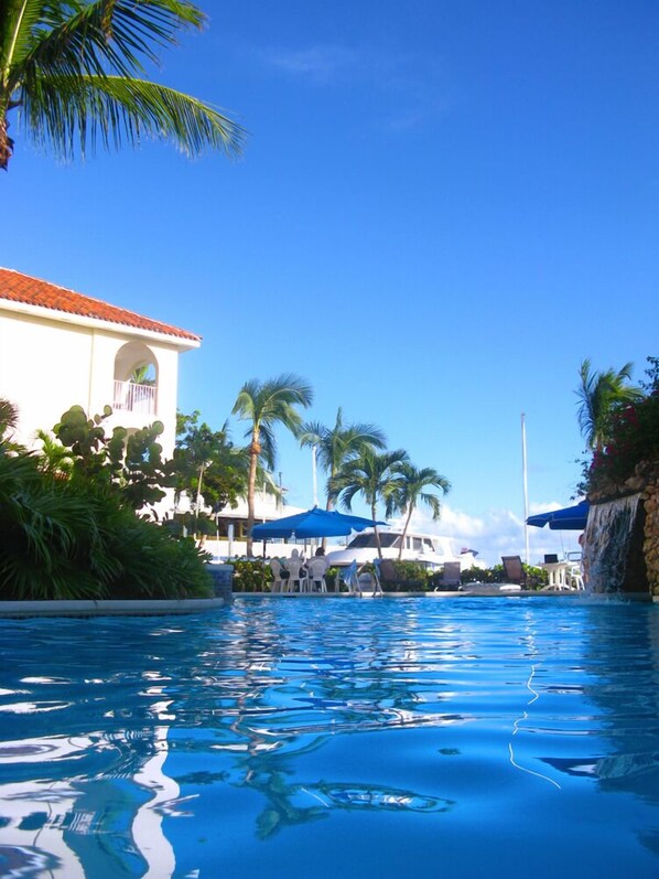Infinity pool